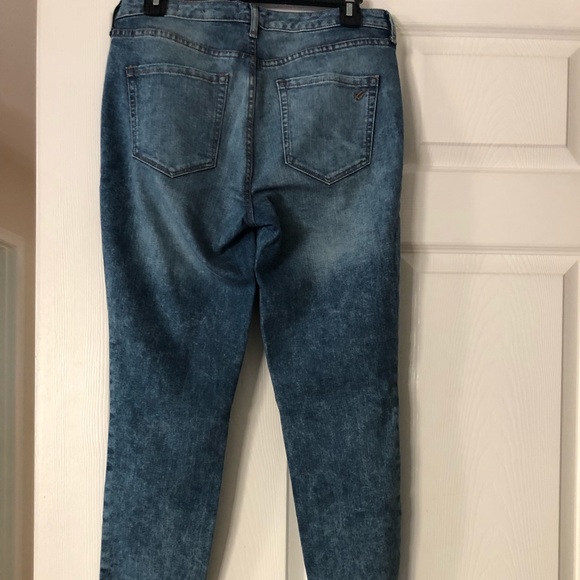 William Rast distressed jeans size 28. - Picture 5 of 6